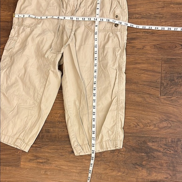 Women’s Basic Editions Khaki Capris, Sz M - Picture 6 of 7